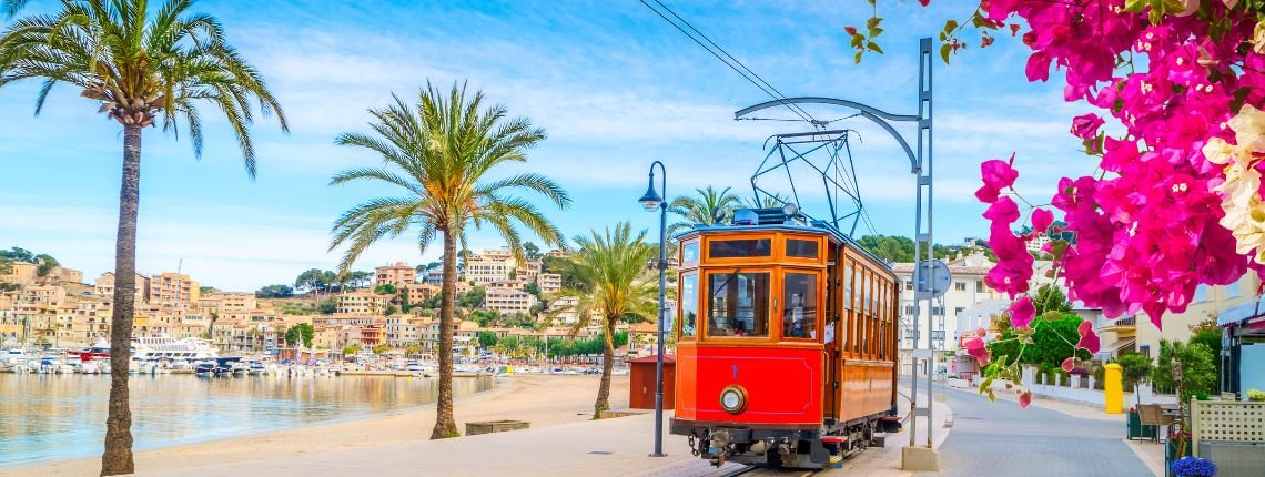 Dovolenka v apríli: kam ísť za slnkom, morom a pokojom?