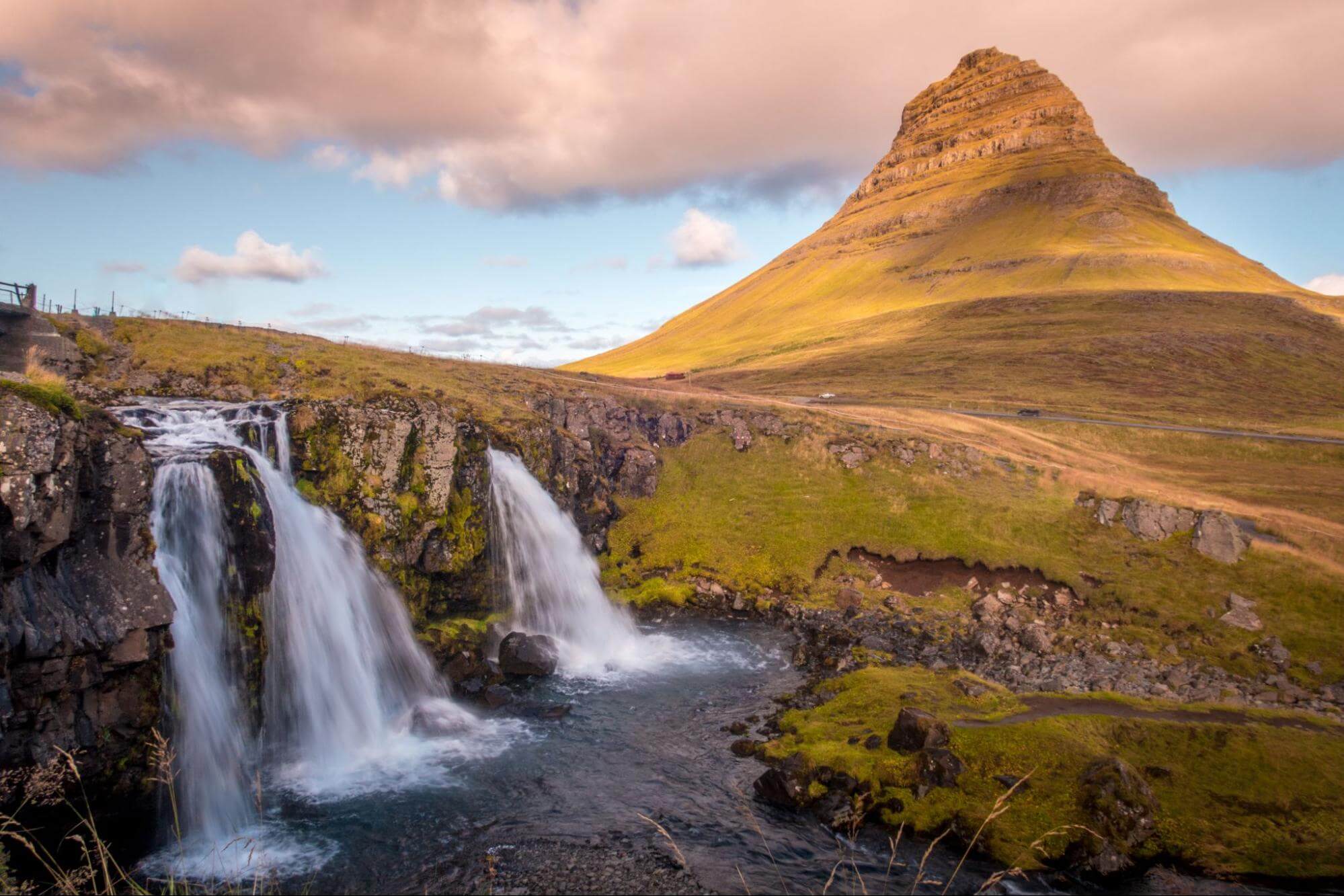 Sopka Kirkjufell a jej vodopád