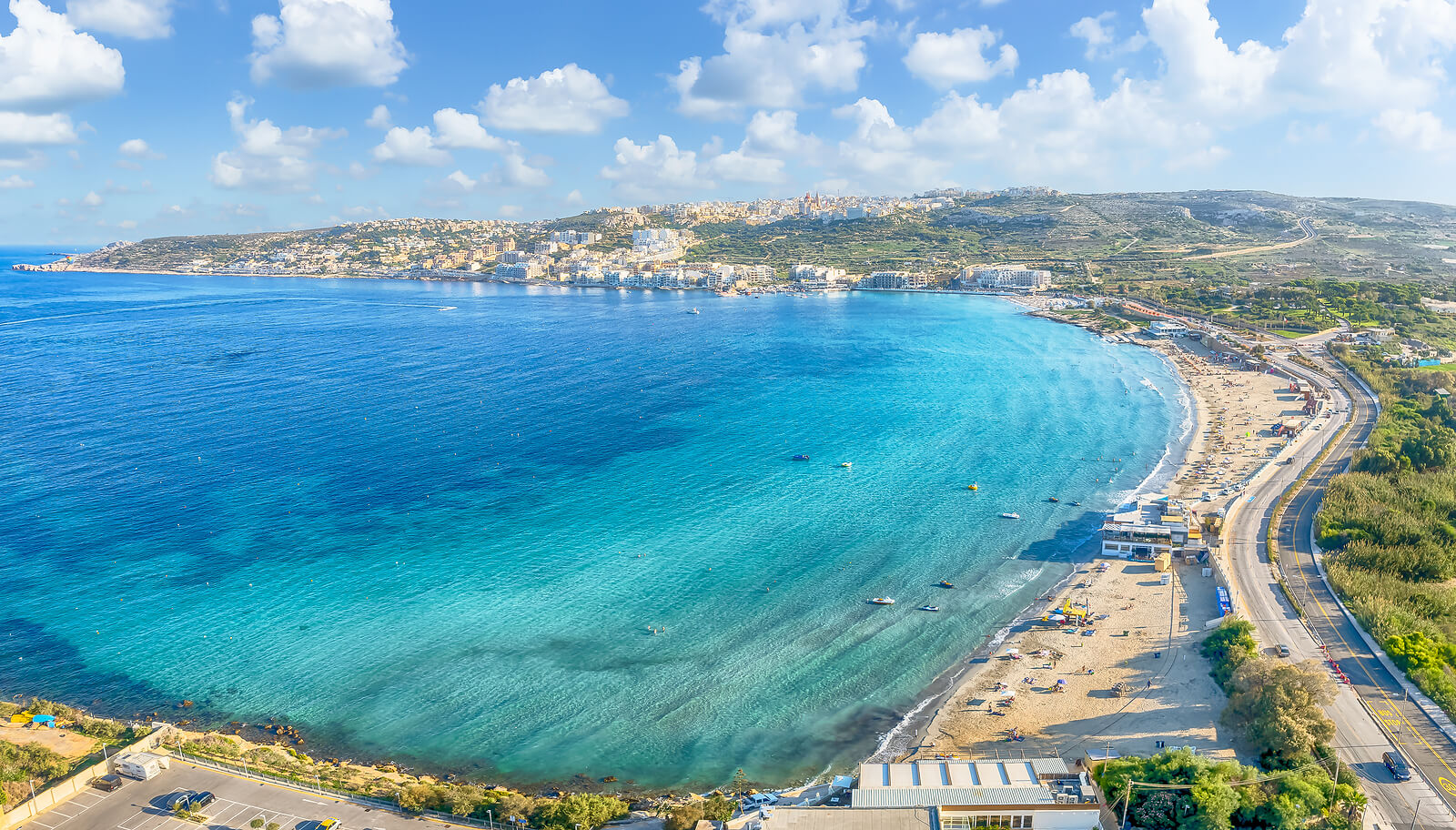 Pláž na Malte Mellieha Bay